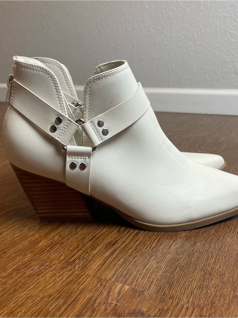 Dolce Vita Cream Pointed Leather Ankle Booties with Stacked Heel Size 10 - Picture 11 of 11